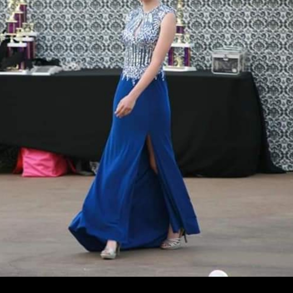 Size 6 gown